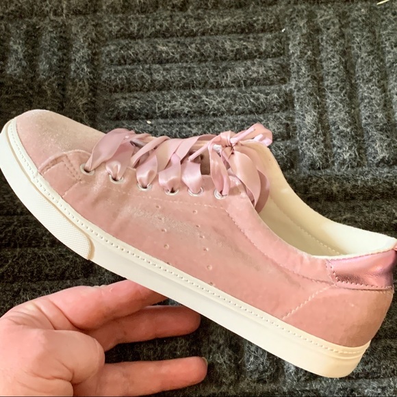 HP🎉🎉 Gymboree Soft Pink Sneaker w/ Satin L… - Picture 12 of 15